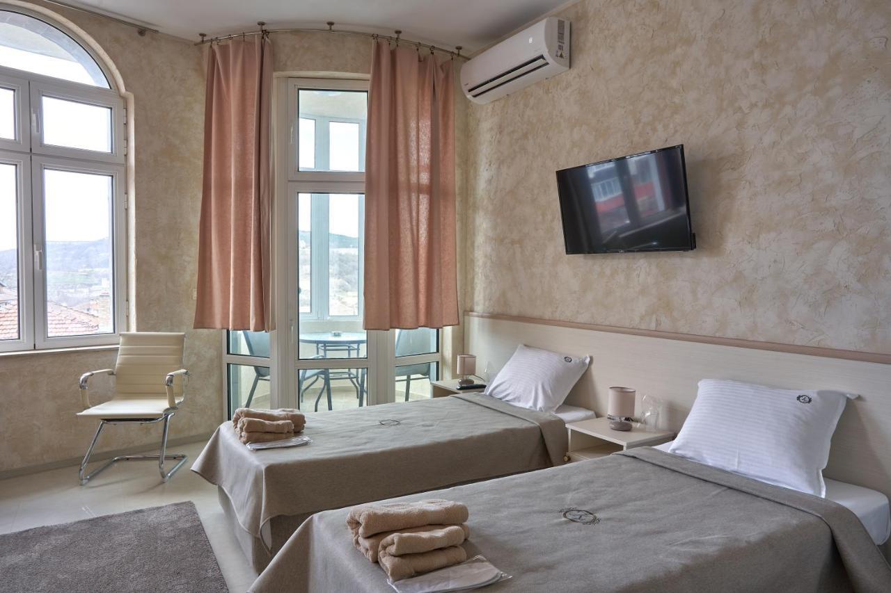 Kings View Hotel Veliko Tarnovo Luaran gambar